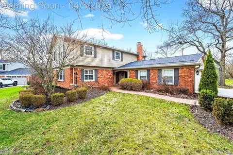 5822 Raven Rd, Bloomfield Hills, MI 48301