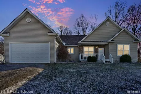 5493 King Rd, East China, MI 48054