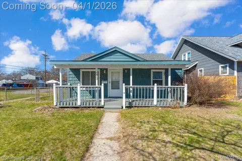 7952 Robert St, Taylor, MI 48180