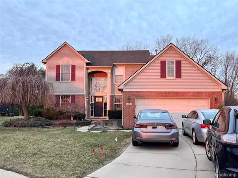 9228 W Walden Dr, Van Buren, MI 48111