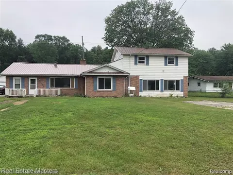 4265 Pine Grove Ave, Fort Gratiot, MI 48059
