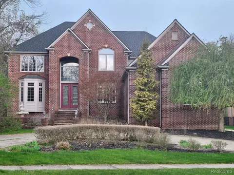 5538 Hampshire Dr, West Bloomfield, MI 48322