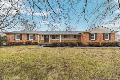 32363 Olde Franklin Dr, Farmington Hills, MI 48334