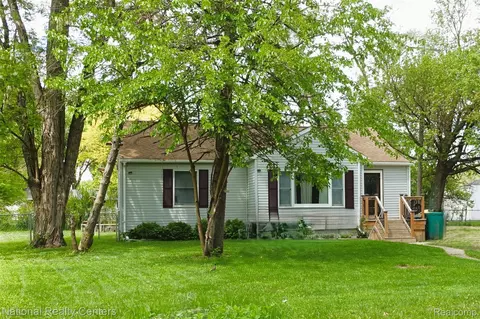 44 Chaney St, Van Buren, MI 48111