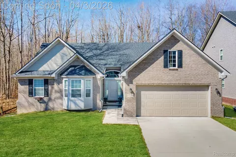 17786 Woodstock Ct, Brownstown, MI 48174