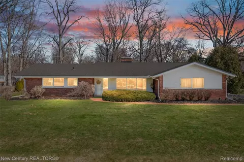 3108 Upton Dr, Troy, MI 48084