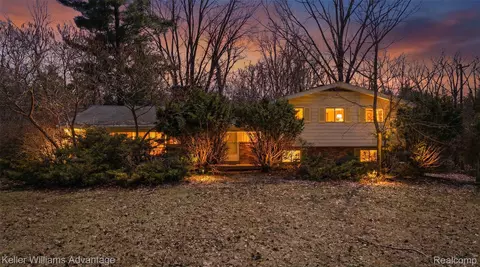 4555 Arrowhead Rd, West Bloomfield, MI 48323