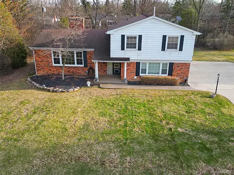 4739 Quarton Rd, Bloomfield Hills, MI 48301