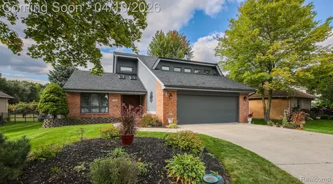 3151 Loon Lake Shores Rd, Waterford, MI 48329