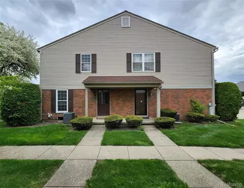 15913 N Franklin Dr N #127, Clinton Township, MI 48038