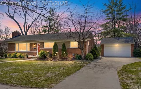 16115 Reedmere Ave, Beverly Hills, MI 48025