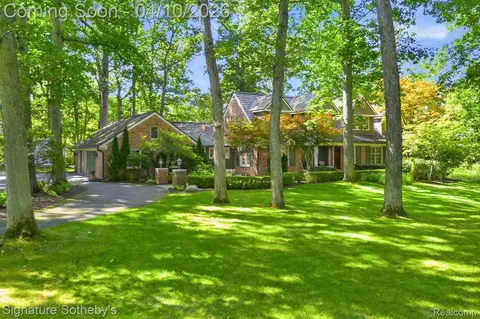 325 Lowell Ct, Bloomfield Hills, MI 48304