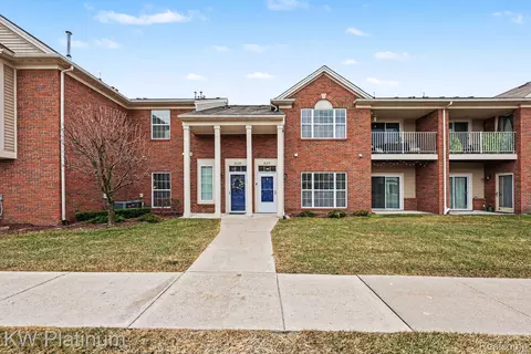 28218 S Pointe Ln, Chesterfield, MI 48051