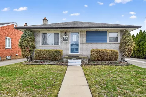 830 Mapleknoll Ave, Madison Heights, MI 48071