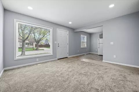 1917 Keppen Blvd, Lincoln Park, MI 48146