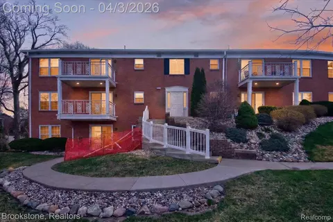 3333 Moores River Dr #702, Lansing, MI 48911