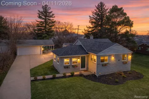 8416 Hugh St, Westland, MI 48185