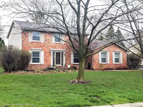 37816 Baywood Dr, Farmington Hills, MI 48335
