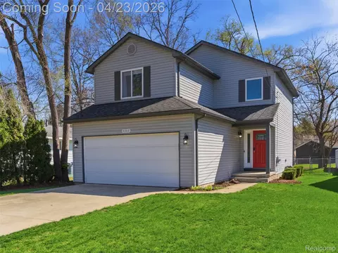 4060 Laforest Dr, Waterford, MI 48329