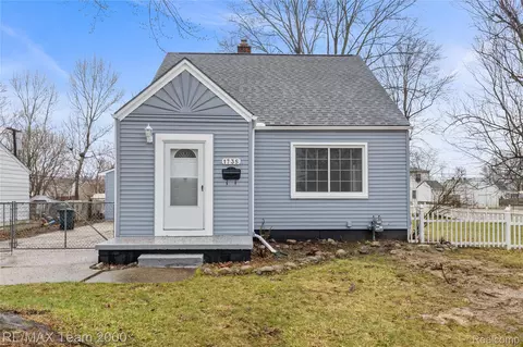 1735 Belton St, Garden City, MI 48135