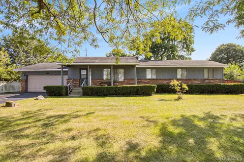 5037 W Court St, Flint, MI 48532