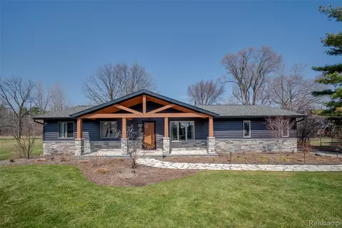 2775 E Square Lake Rd, Troy, MI 48085