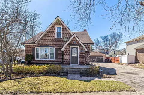 27901 Long St, Livonia, MI 48152