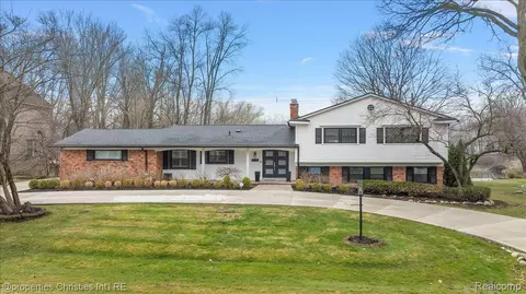 5722 Raven Rd, Bloomfield Hills, MI 48301