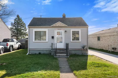 30752 Brush St, Madison Heights, MI 48071