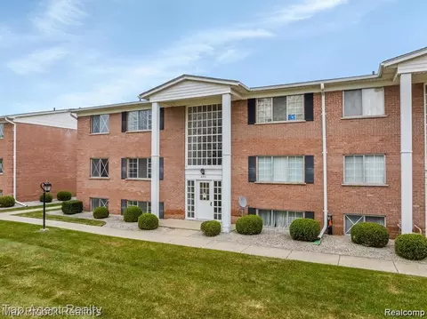 8251 Denwood Dr #G1, Sterling Heights, MI 48312