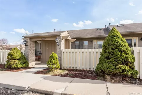 62360 Arlington Cir #2, South Lyon, MI 48178