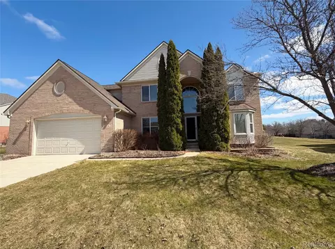 143 Easton Dr, South Lyon, MI 48178