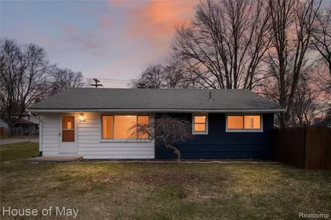 2648 Corey St, Waterford, MI 48328