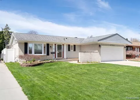 37653 Longacre Dr, Sterling Heights, MI 48312
