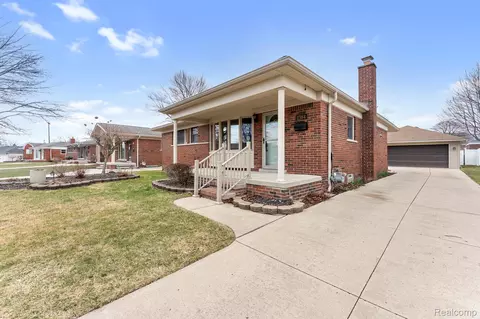 2384 Newman St, Trenton, MI 48183