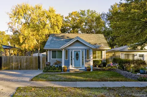 525 E Lewiston Ave, Ferndale, MI 48220