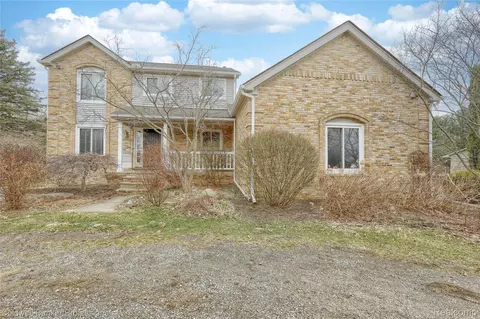 1581 Old Plank Rd, Milford, MI 48381