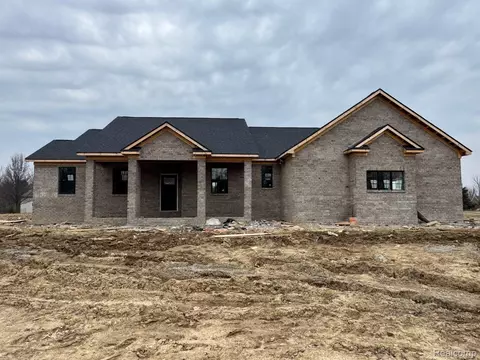 4104 Carriage Hill Dr, Metamora, MI 48455