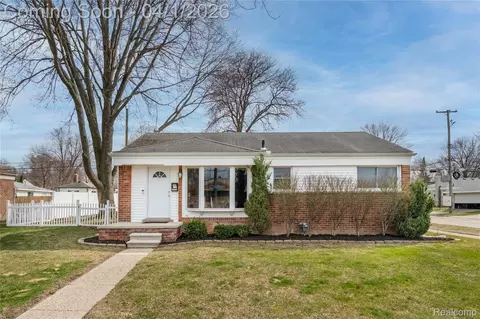 30789 Hathaway St, Livonia, MI 48150