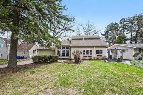 937 Marvell Pl, Waterford, MI 48327