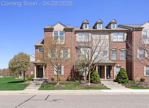 44782 Gwinnett Loop, Novi, MI 48377