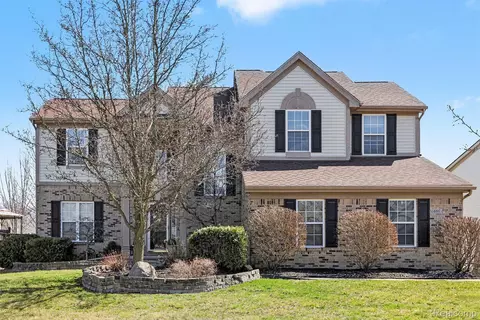 13805 Pond Bluff Dr, Belleville, MI 48111