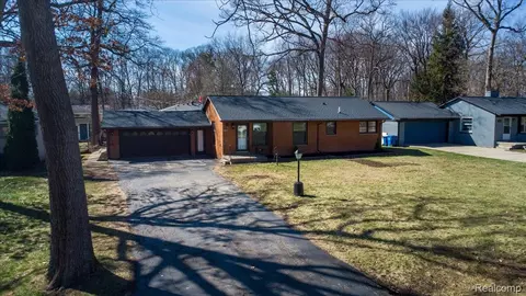 1407 Bielby St, Waterford, MI 48328