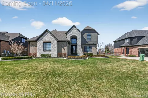 54933 Black Hills Ln, Shelby Township, MI 48316