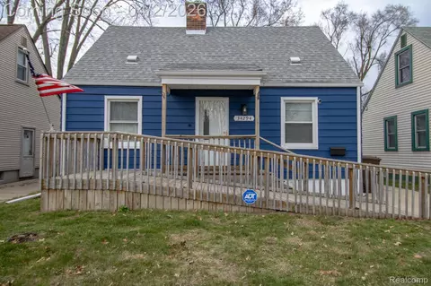 34294 Glover St, Wayne, MI 48184