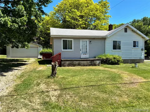 2257 Lodge Rd, Flint, MI 48532