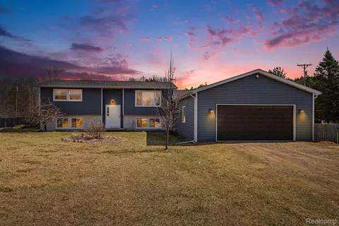5912 Falkenbury Rd, Deerfield, MI 48461