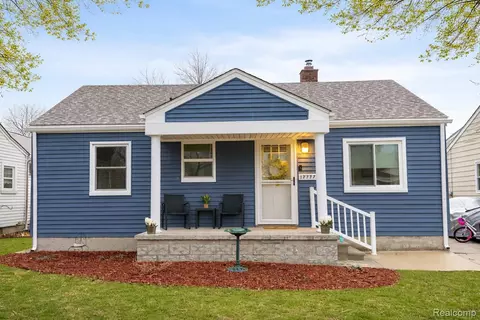17777 Matthews St, Riverview, MI 48193