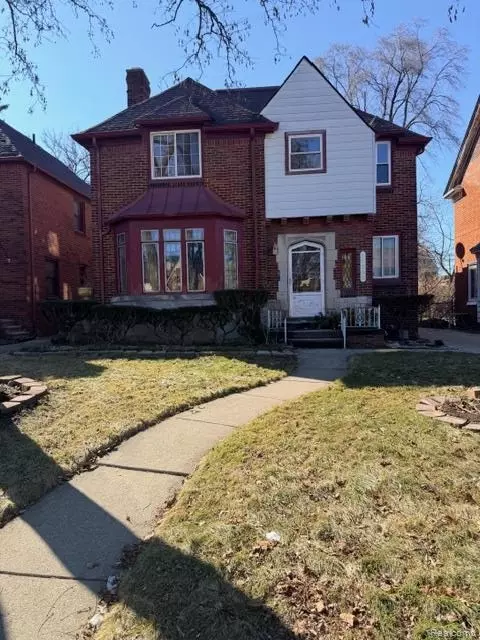 18303 Santa Barbara Dr, Detroit, MI 48221