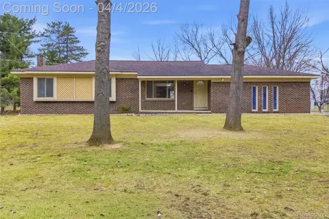 700 Bald Eagle Lake Rd, Ortonville, MI 48462